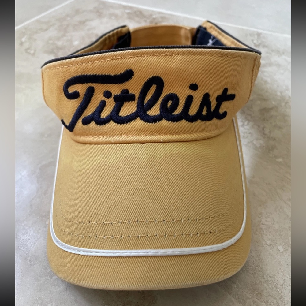 TITLEIST GOLF ⛳️ VISOR HAT CAP yellow black #1 Tennis Cotton Adjustable Logo